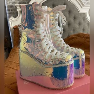 Club Exx
Strobewalker Holographic Platforms brand New without the box